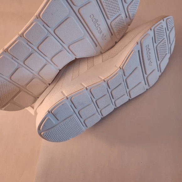 Size 10 - adidas Swift Run White Copper Metallic - Picture 8 of 9